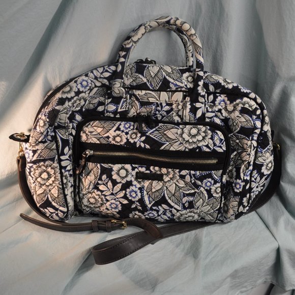Vera Bradley Handbags - Vera Bradley	snow lotus winter 2017 blue black white floral large bag (21gw)